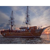 Cancun Columbus Candlelit Cruise with Dinner