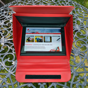 LightShieldÂ® - Protect your tablet from sun glare for Tablets up to 9.7" - Dynamic Red